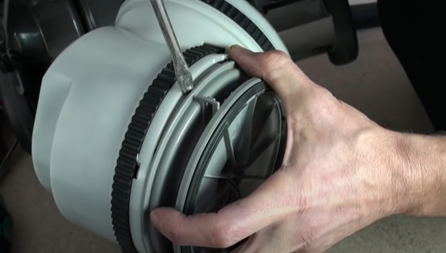 Dyson Motor Replacement remove motor retainer